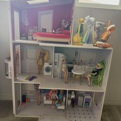 Rainbow High Doll House With Dolls