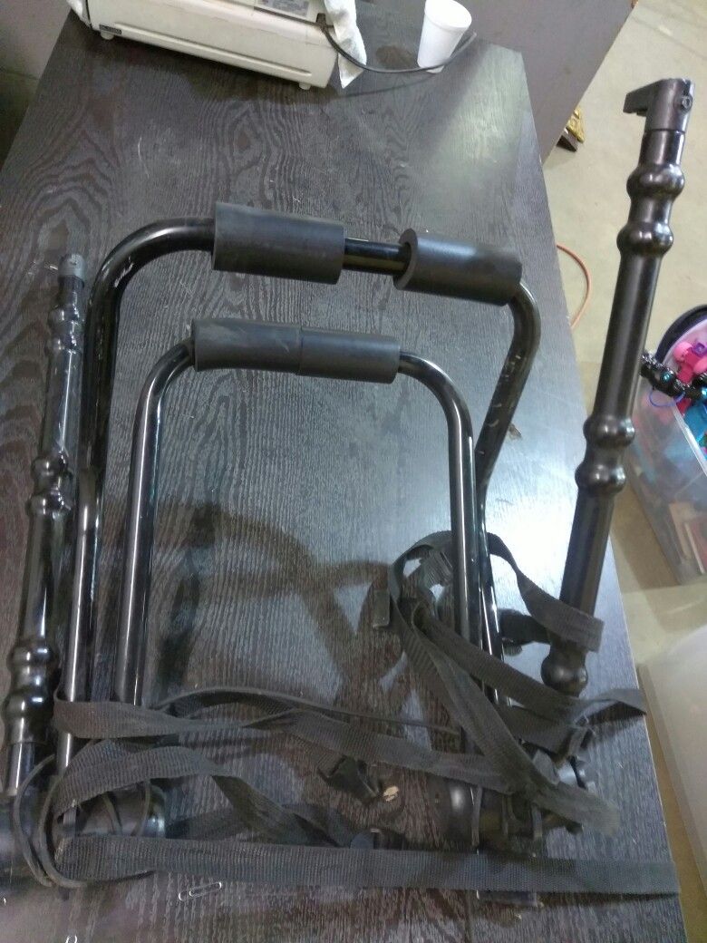 BIKE RACK HOLDS 2 BIKES *READ DETAILS