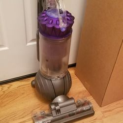 NEW cond DYSON ANIMAL BIG BALL VACUUM WITH COMPLETE ATTACHMENTS,AMAZING SUCTION WORKS EXCELLENT IN THE BOX 