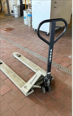 Pallet jack