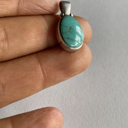 925 fine silver pendant with beautiful clean green turquoise