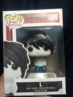 L pop figurine