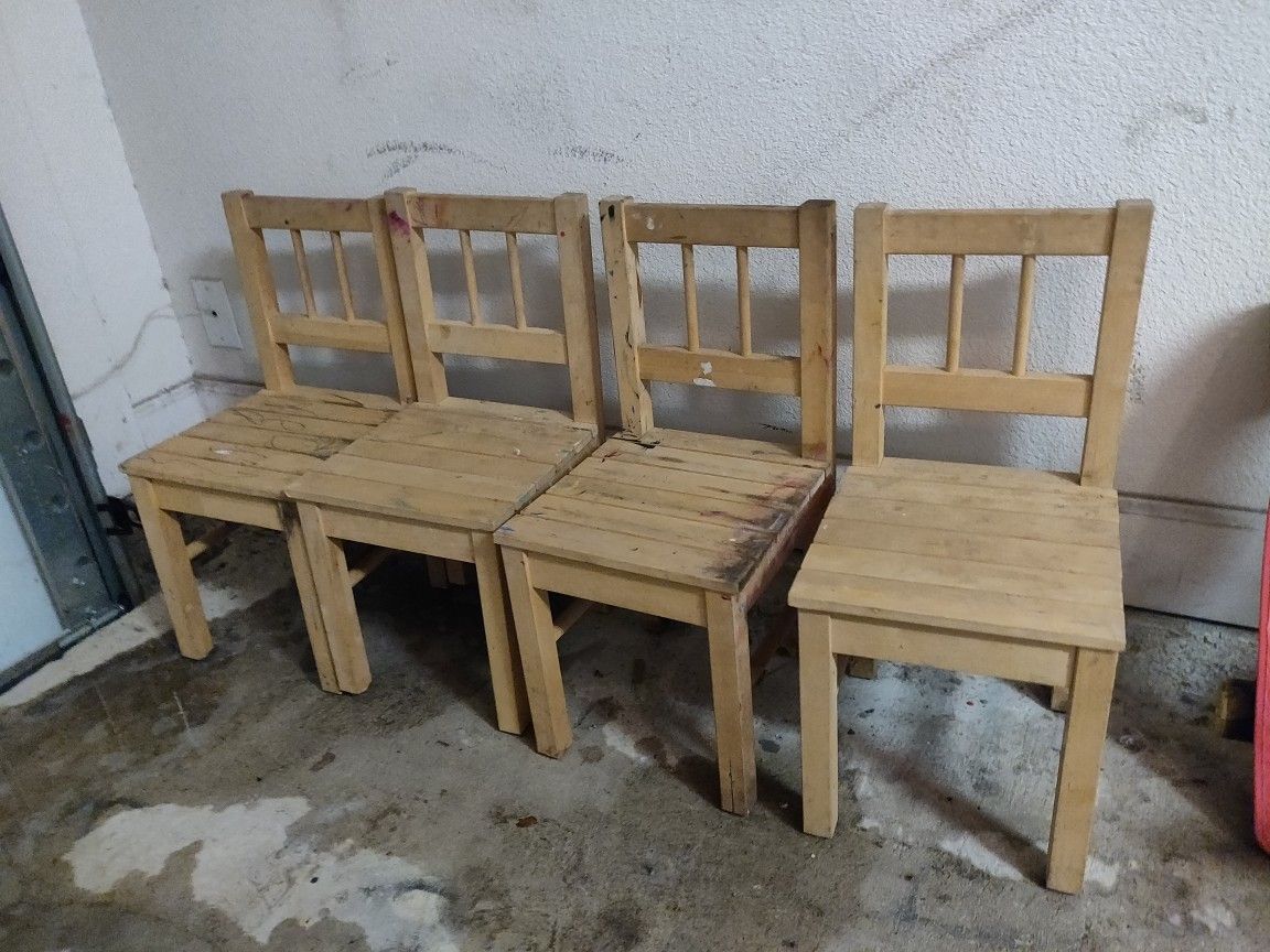 Kids table and chairs