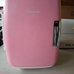Mini fridge
