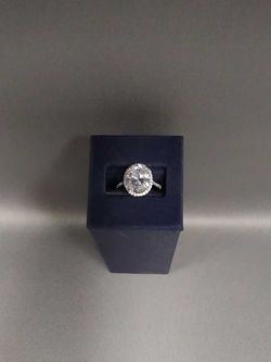White Gold 14k (.585) 4.4 grams Size 7.5