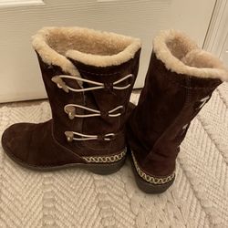 UGG Kona Toggle Boots (Sz 6)
