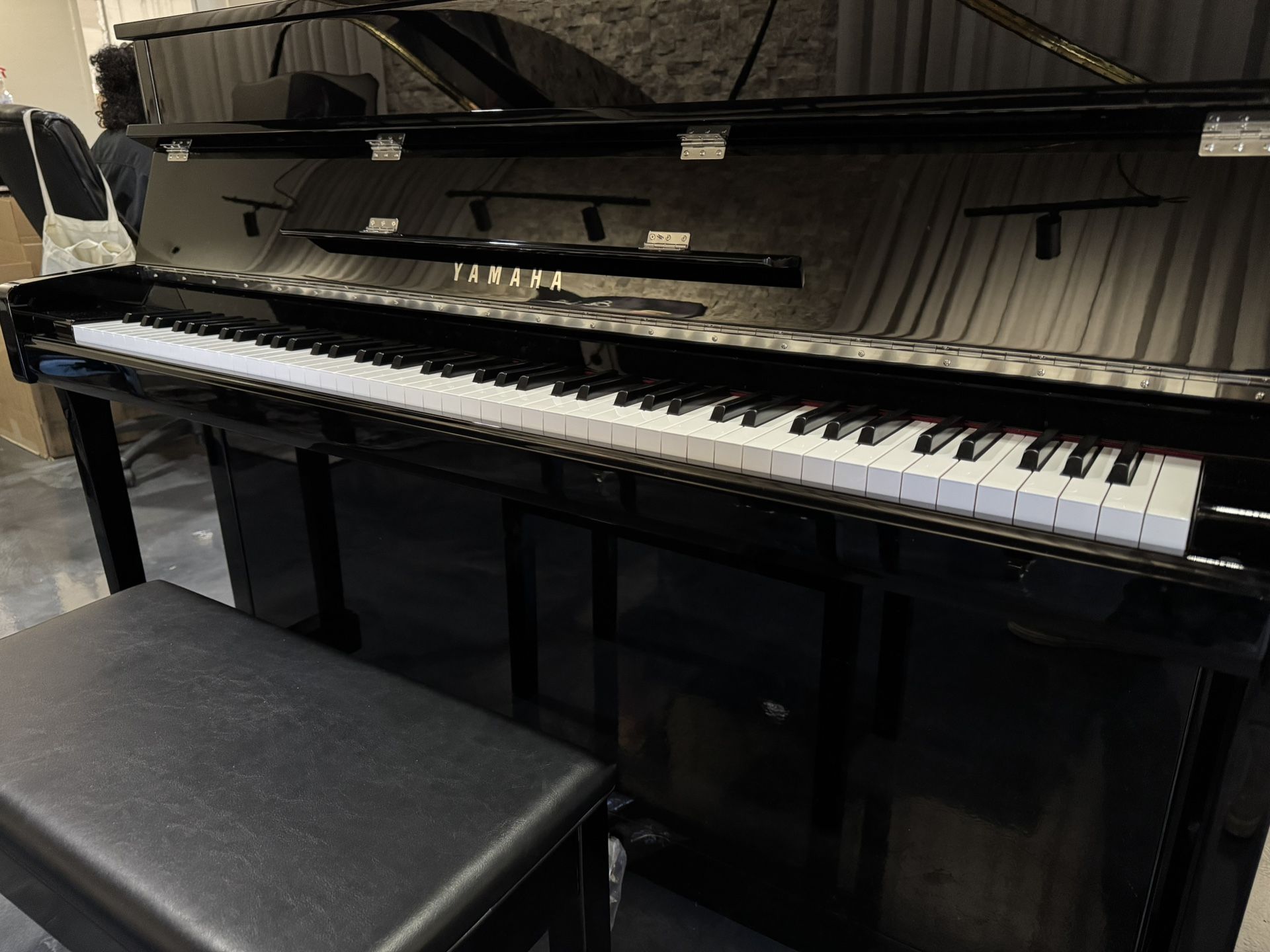 YAMAHA B2 UPRIGHT PIANO