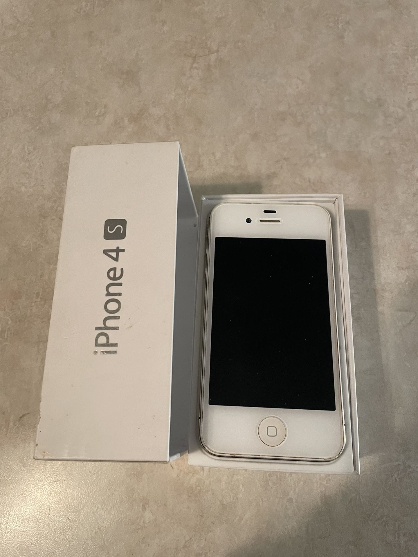 iPhone 4s In The Original Box With Accessories