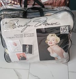 Marilyn Monroe Special Edition Luxury Plush Blanket