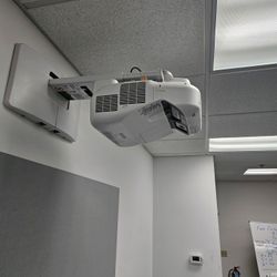 Epson Bright Link Pro 1410Wi Projector 