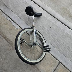 SCHWINN UNICYCLE. RARE. VINTAGE . LOOKS OLD. VERY COOL. GREAT FOR RIDING OR TO DISPLAY.