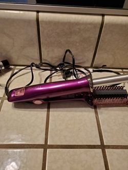 In styler brush in really good condtion use only couple of times paid over 100.