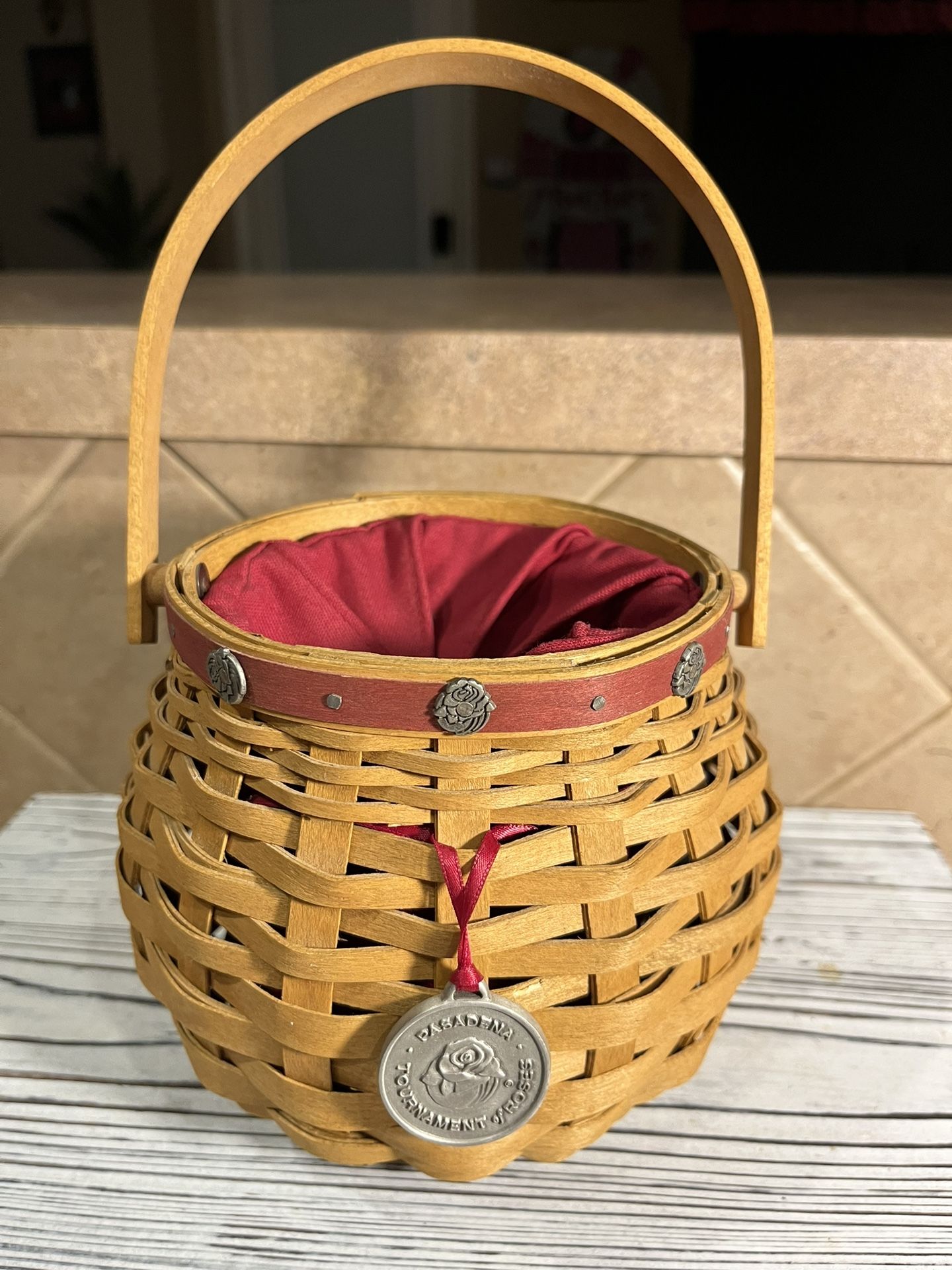 Vintage 2004 Pasadena Tournament of Roses Basket w/Metal Roses all Around It