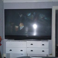 80 inch older model tv
