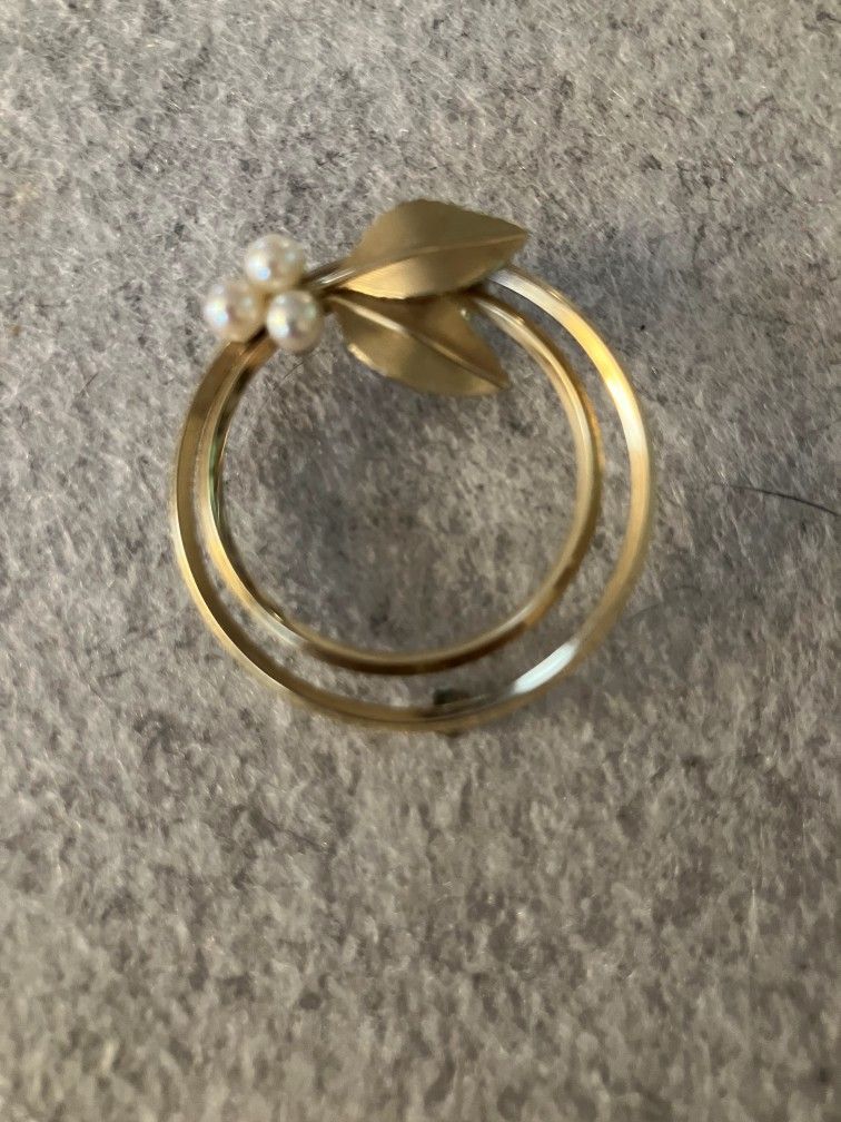 Krementz Vintage Double Circle Brooch With Faux Pearls