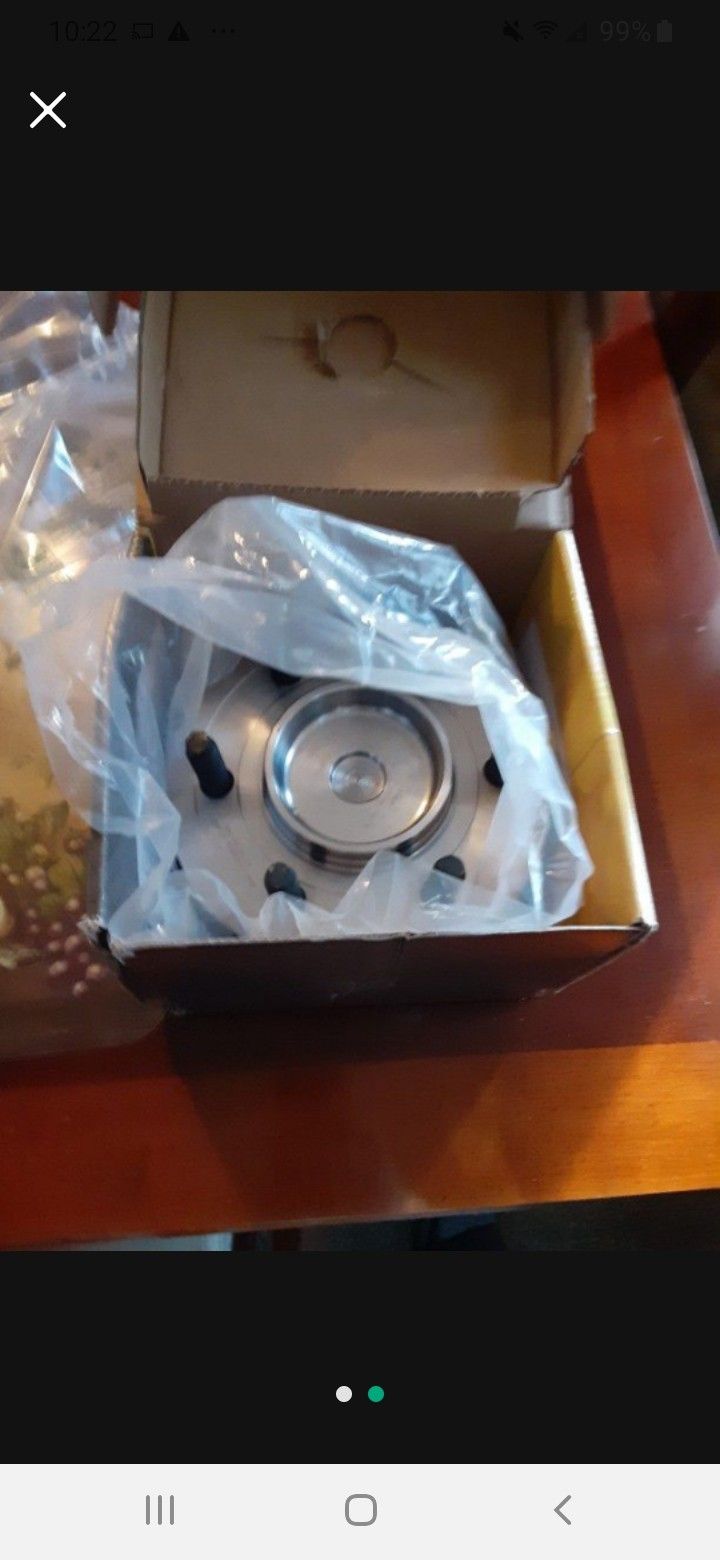 05 Ford Expedition 2 Front Hubs