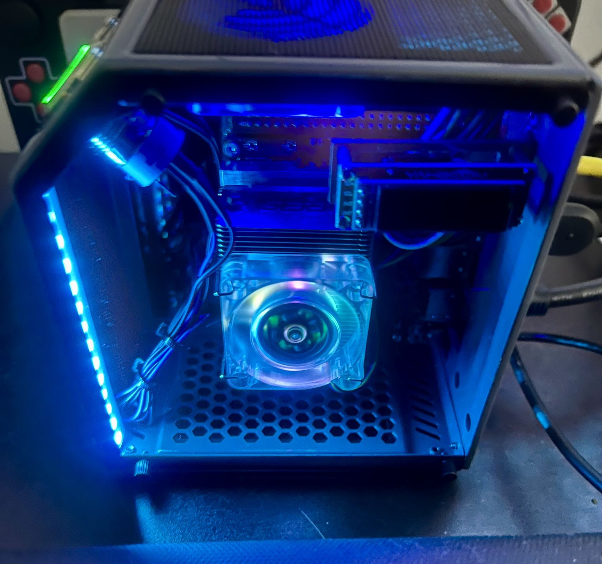 Jetson Nano 2 Gb Custom Case And Cpu Cooler, 512 Gb Micro SD With RetroPie,73 Systems,17,400 Games