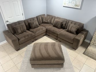FREE DELIVERY AND INSTALLATION - 🚚 Brand New in Box 📦 Brown 6 Pieces Modular Set Sectional