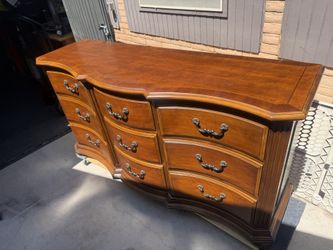 Ethan Allen Dresser / Hutch