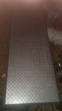 DiAmond plated across the bed locking tool box