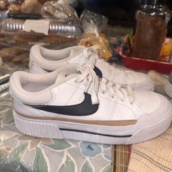 Women Nikes 7.5 Court Legacy Lift platform sneakers