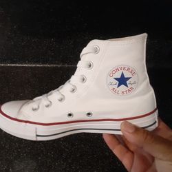 Converse womens 7 Like new 