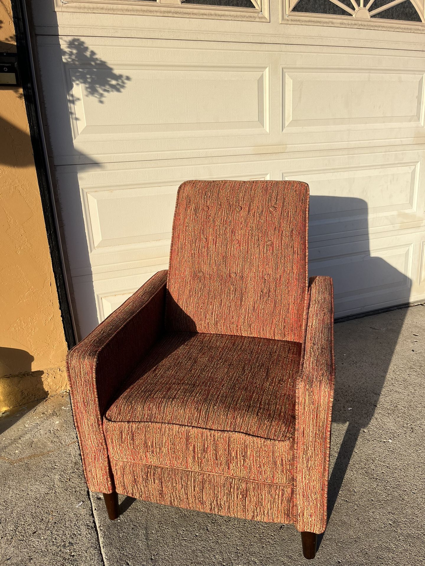 Mid-Century Style Recliner Chair – Clean & Works Great