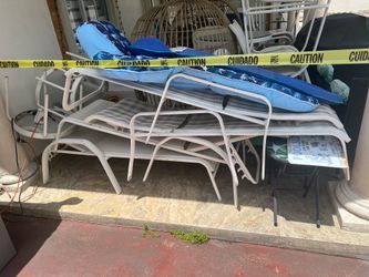 4 pool aluminum lounge chairs with 3 aluminum side tables