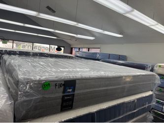 KING SIZE SEALY POSTUREPEDIC (FIRM) MATTRESS & BOX SPRINGS BED SET