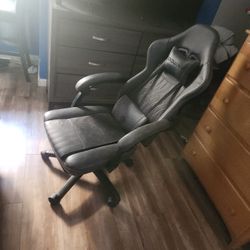 DOWiNX Gaming Chair