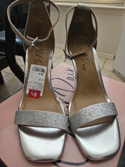 NWT Wild Pair Silver Glitter Women's 3 Inch Heels. Size 6.5. Must Pick Up In Horizon If Local