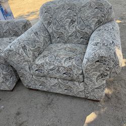 Free Oversized Couch Chairs