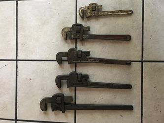 Pipe wrenches