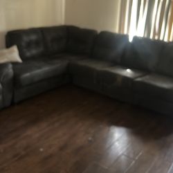 Sectional couch set with recliner