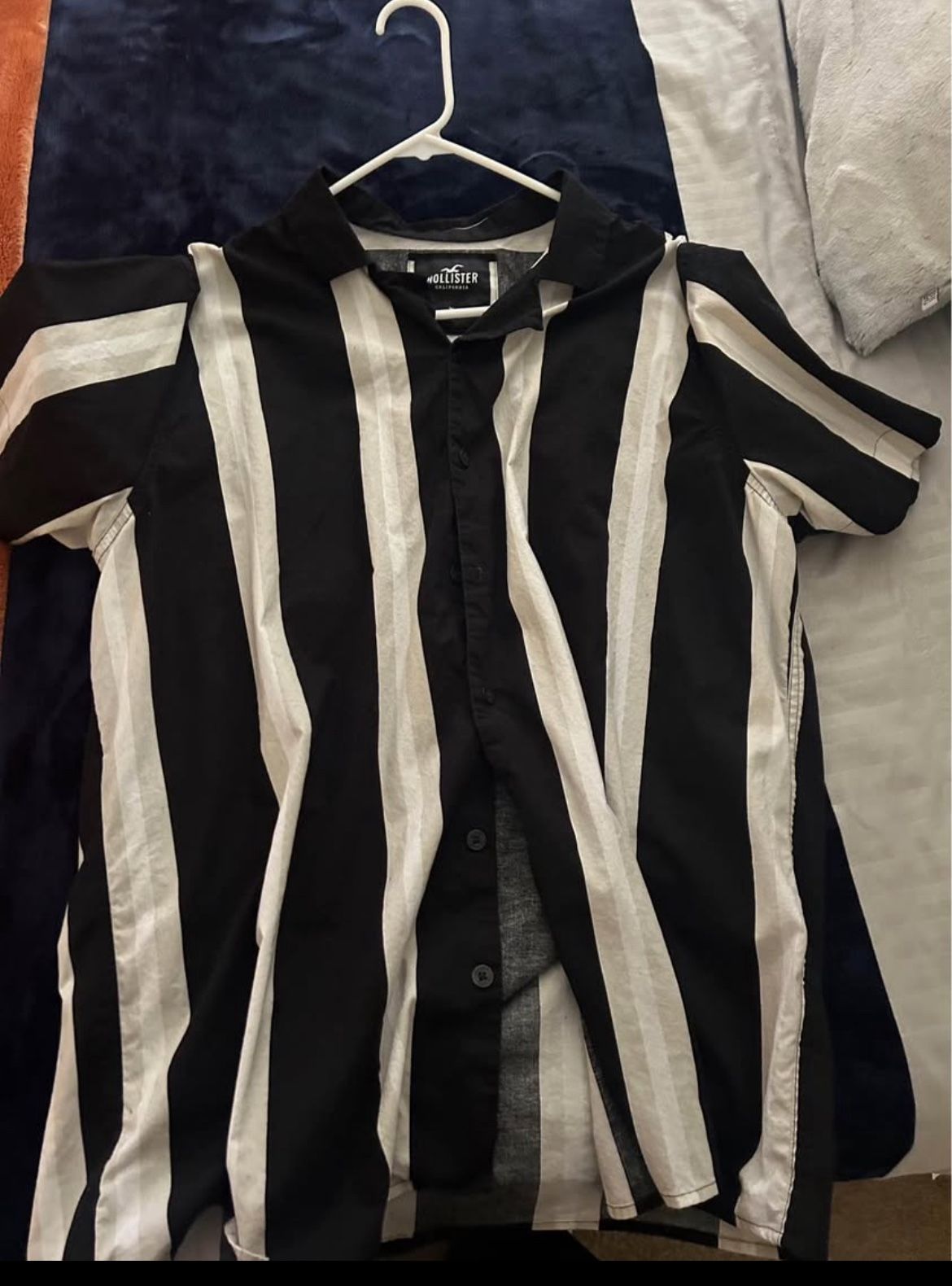Hollister Men’s Striped Button-Up Shirt(black&white)