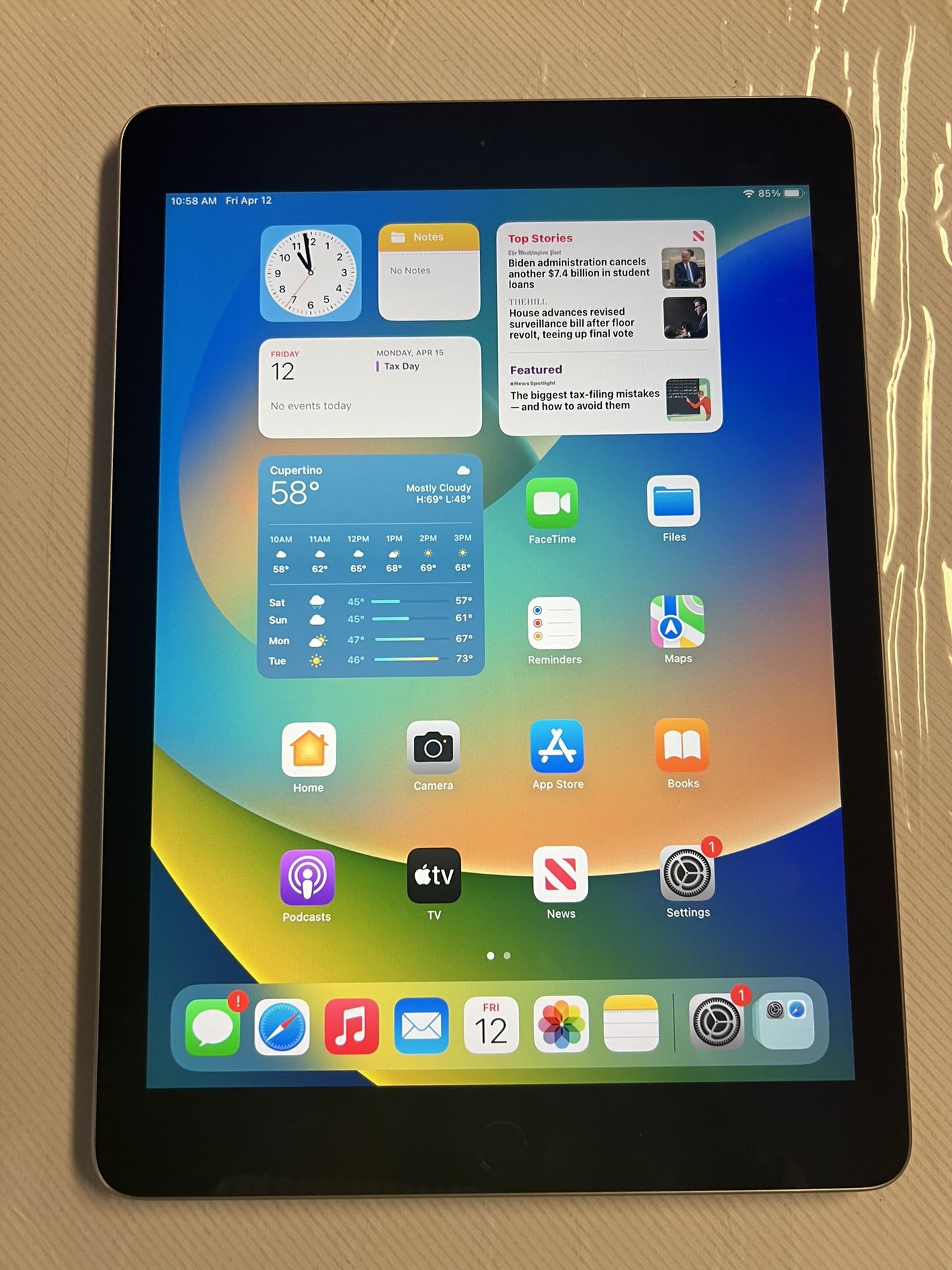 iPad 5th Gen 32GB Wi-Fi 9.7in Gray