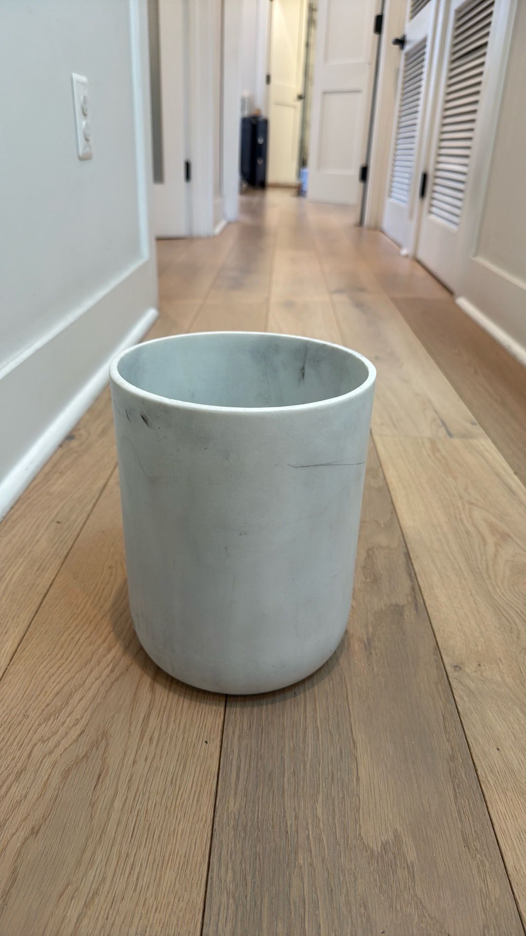 Trash can