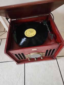 Vintage Record Player with AM/FM Radio – Works Great