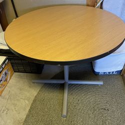 Round Table Excellent Good Condition 