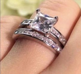 Brand new 18 k white gold wedding ring set engagement ring
