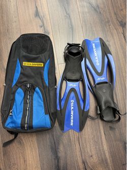 Pair of Fins Size Small with a special bag to carry them in. U.S. Divers Excellent Condition