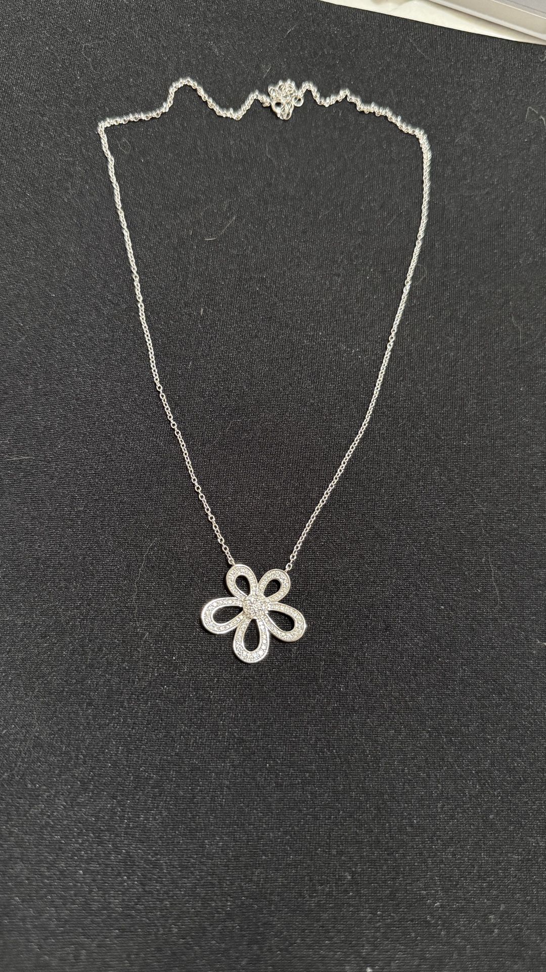 925 Sterling Silver Moissanite Flower Pendant Necklace