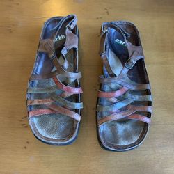 Strappy Earth Sandalssize 9