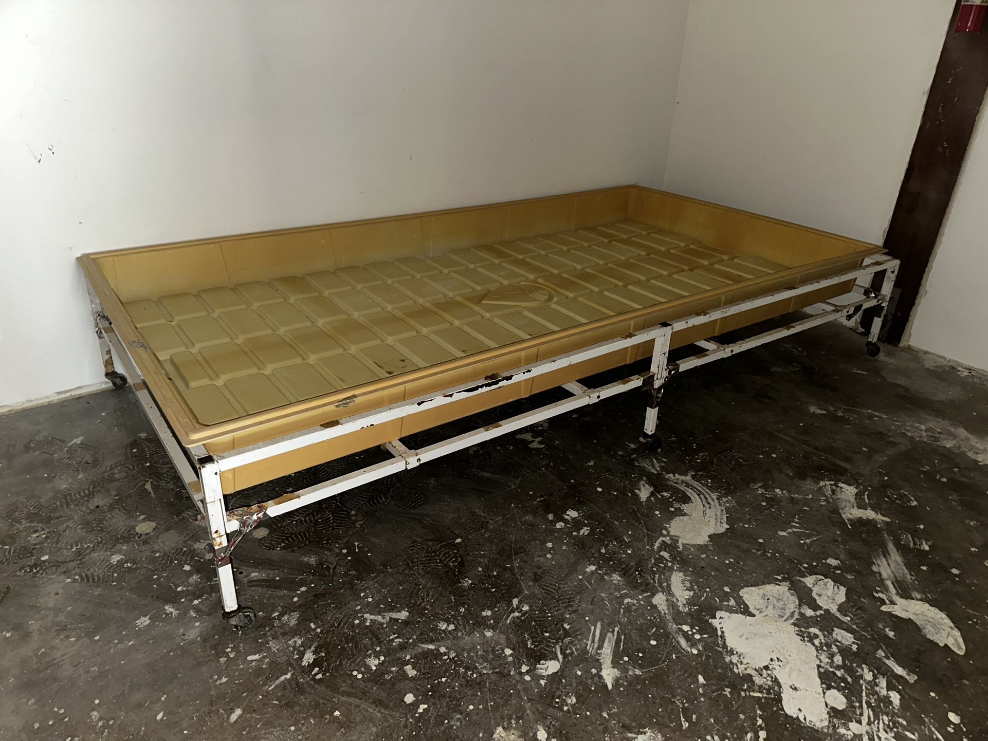 Hydroponic Grow Trays & Rolling Table Frames