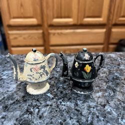 Vintage Iron Coffee Pot Pair of Salt and Pepper Shakers.  Preowned paint wear due to age.  Size approximately 2 1/2 inches tall.  