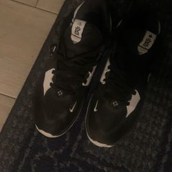 Nike Black And White Kyrie Irving’s 
