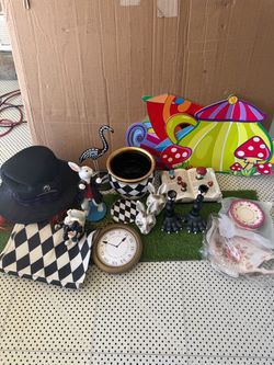 Alice in Wonderland Halloween decor