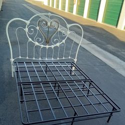 QUEEN METAL BED FRAME
