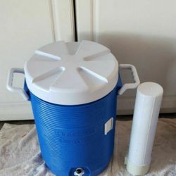 Rubbermaid 5 Gallon Sports Event Beverage Cooler W/ Spout & Cups Dispenser Holder