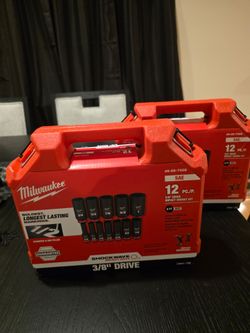 Milwaukee SHOCKWAVE 12-Piece 3/8" Drive SAE Deep Impact Socket Set – $65